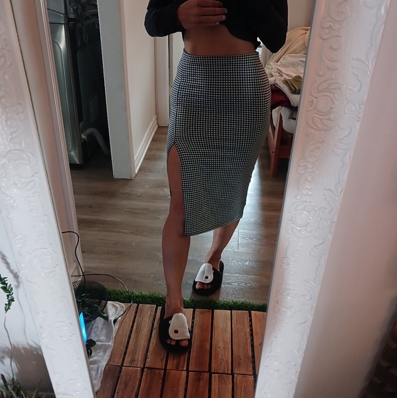 Crop top and skirt 🧤 SOLD - Picture 16 of 16